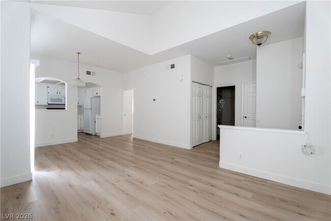 Building Photo - 356 Seine Way