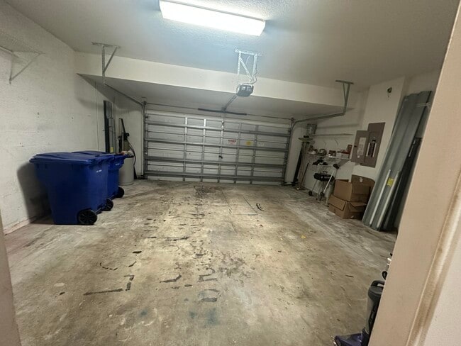 Building Photo - 127 Lancaster Way