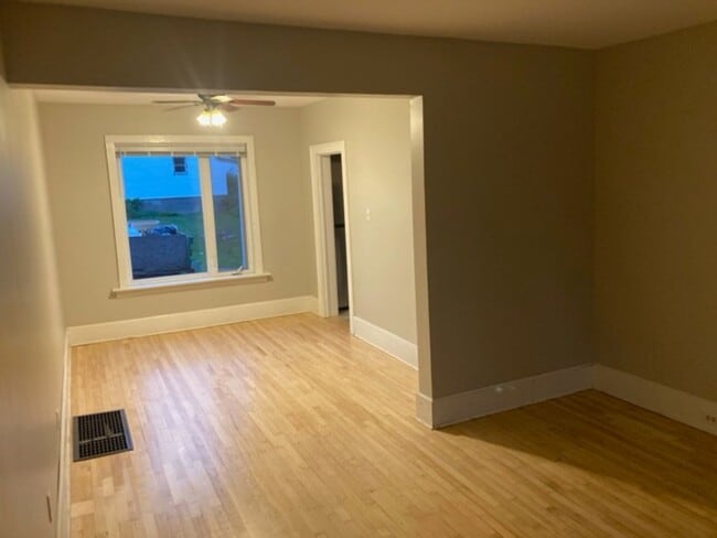 Building Photo - AVAILABLE SEPTEMBER 1st - 2 Bedroom, 1 Bat...