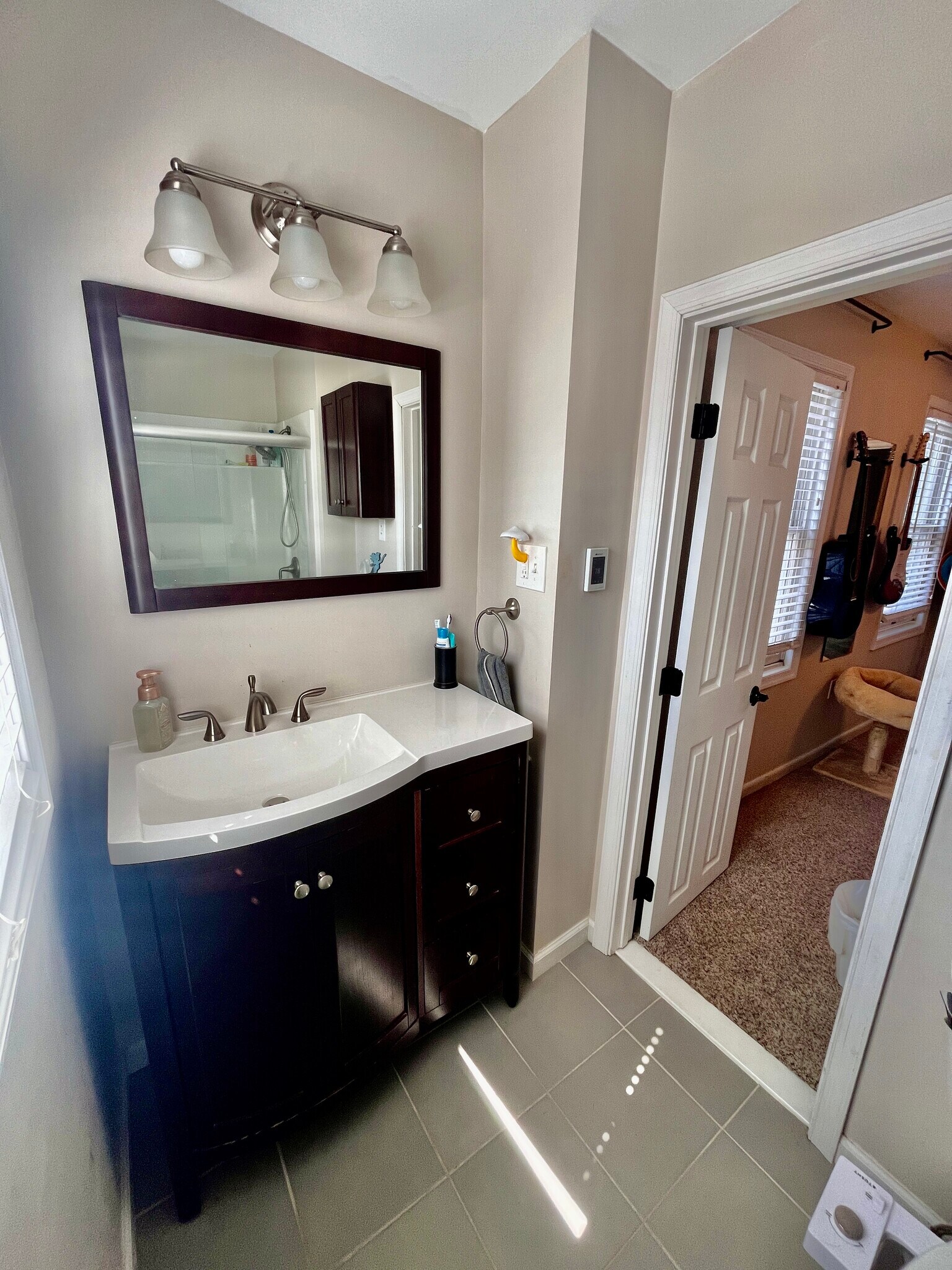 2nd Bathroom - 924 S Ellwood Ave