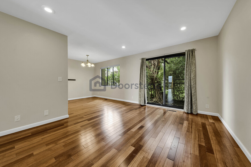 Building Photo - 641 Stonegate Dr