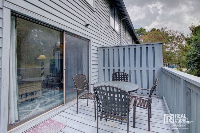 Building Photo - 8471 Yadkin Cir