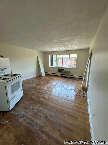 Building Photo - 84 Gardner St