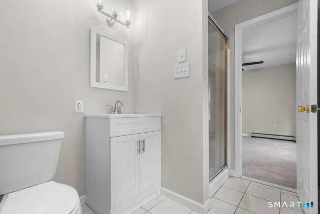 Building Photo - 815 S Pine Creek Rd