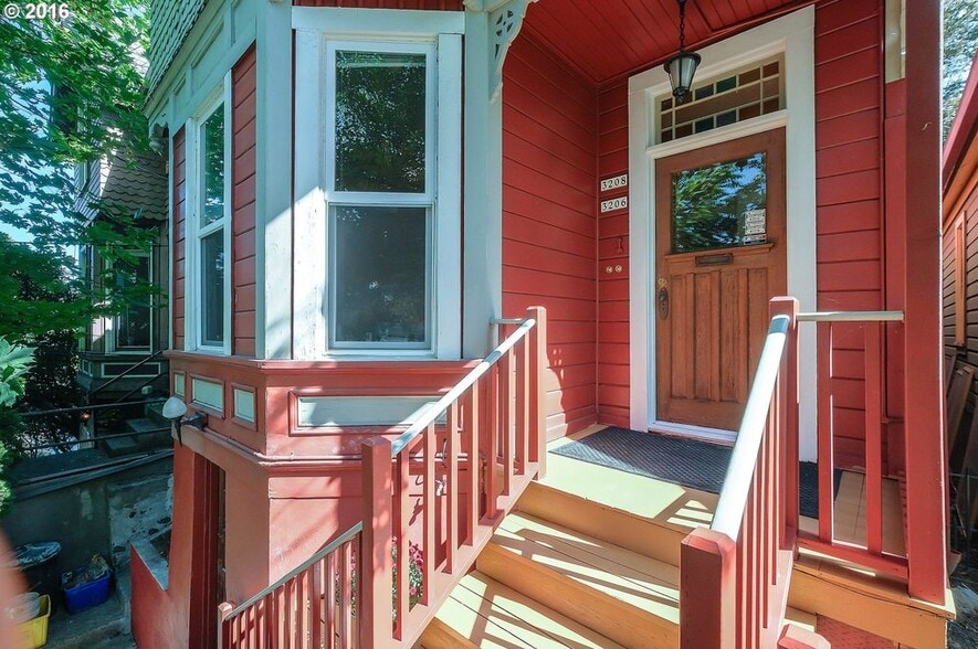 Building Photo - 3206 S Kelly Ave