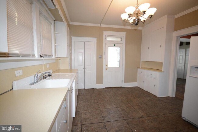 Building Photo - 623 Guilford Ave
