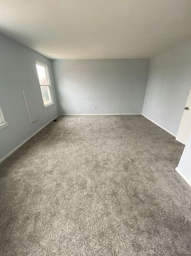 Building Photo - Nice 2 bedroom townhome with a view!