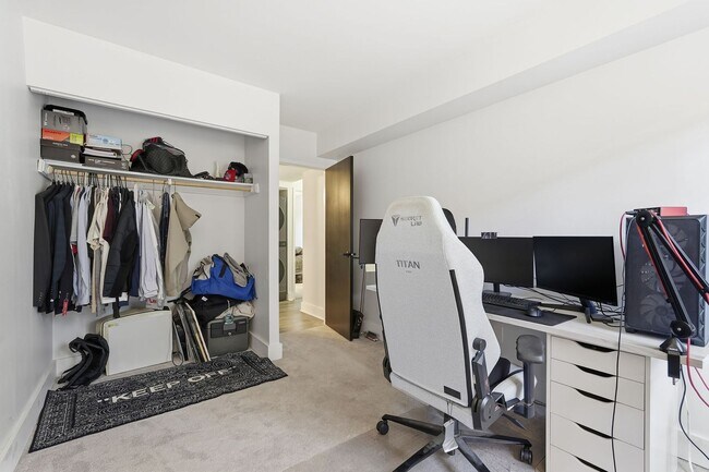 Building Photo - Beautifully Renovated 2-Bedroom Condo in the Heart of Reston!