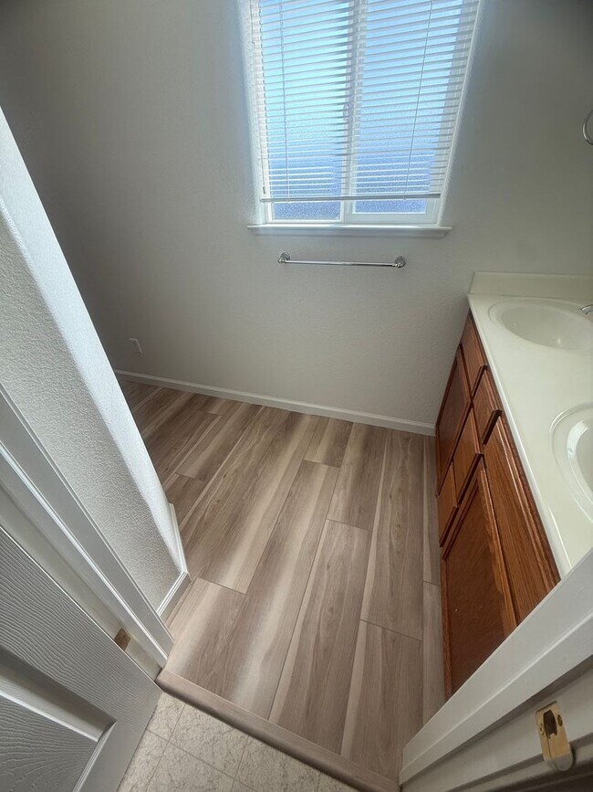 Building Photo - HALF OFF 1st Monts Rent 55+ Gated Community Beautiful 3 Bed / 2 Bath Home in Desirable