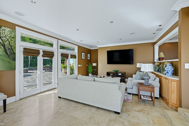 Building Photo - Fully Furnished 3 Bed 2.5 Bath Single Fami...