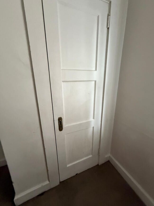 Building Photo - AVAILABLE NOW!