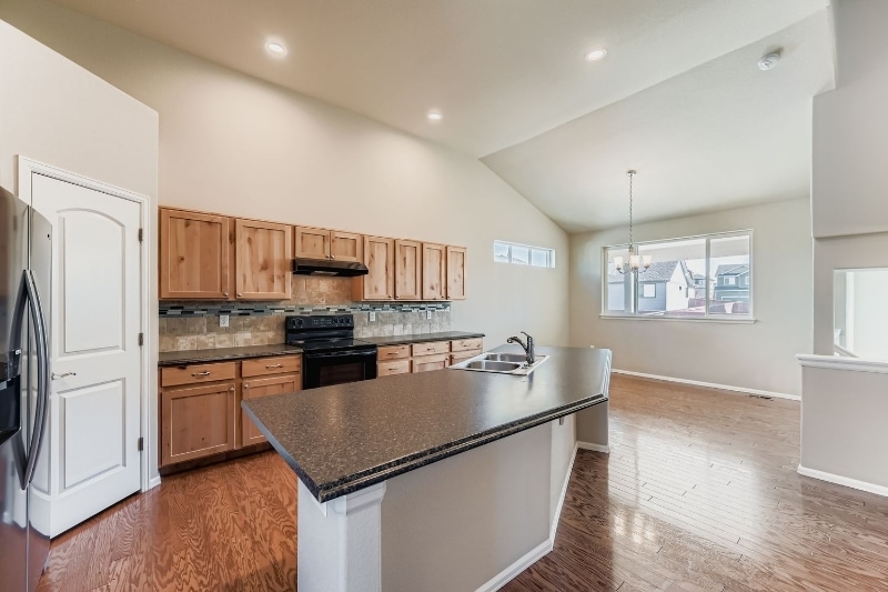 Building Photo - 1845 Sunset Vista Dr