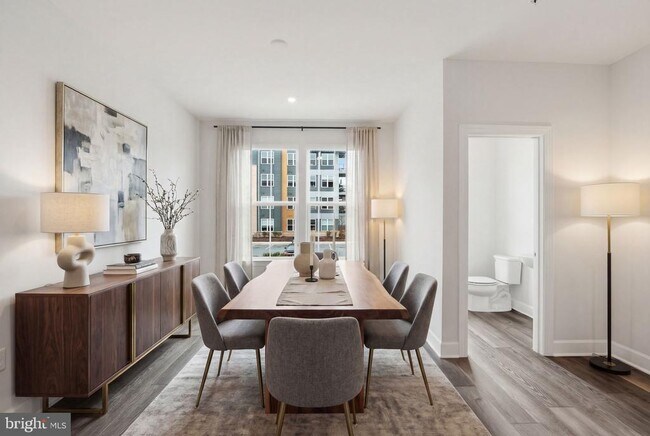 Building Photo - 211 Phoenix Dr