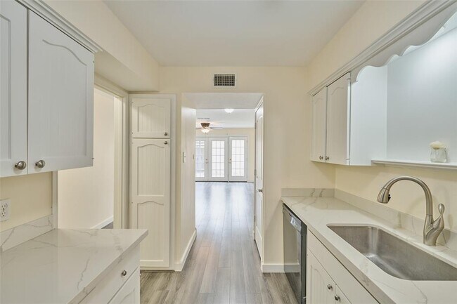 Building Photo - 2308 Winrock Blvd