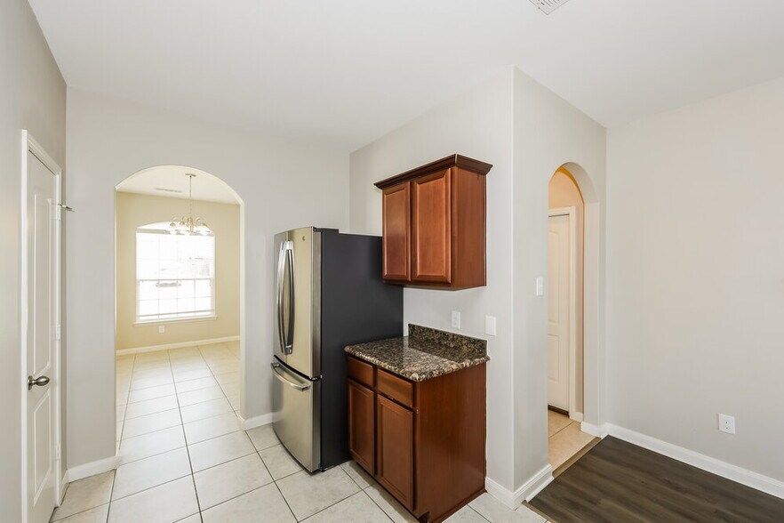Building Photo - 6120 Chalk Hollow Dr