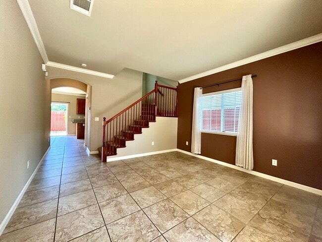 Building Photo - Beautiful 3 Bedroom 2.5 Bathroom in Gated ...