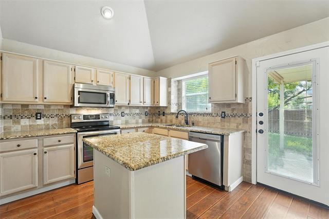 Building Photo - 638 Albrook Dr