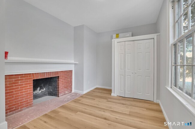 Building Photo - 192 Hartford Rd