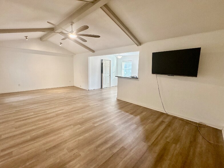 Building Photo - 212 Cape Conroe Dr