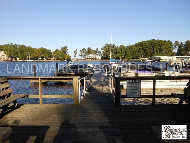 Building Photo - 301 Harbor Heights Dr