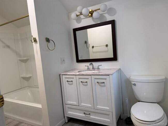 Building Photo - 136 Mountain Rd