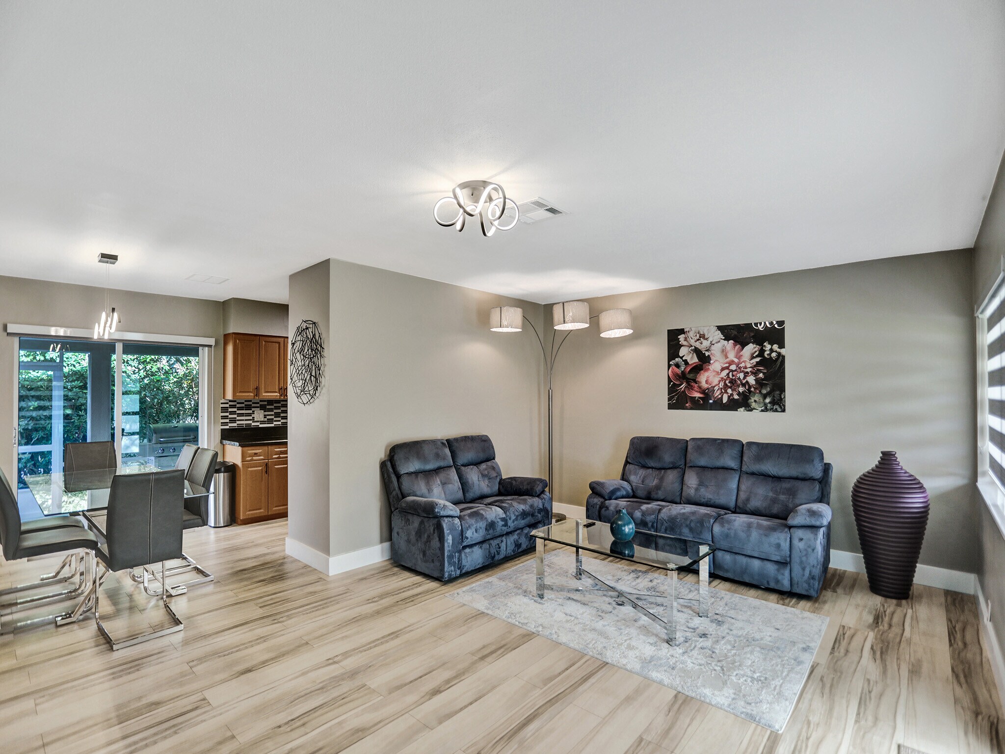 Building Photo - 491 SE 23rd Ave