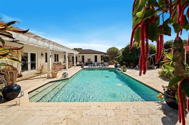 Building Photo - 10740 SW 74th Ct