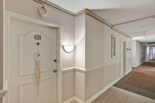 Building Photo - 5401 Collins Ave