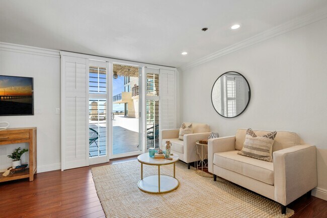 Building Photo - 555 Esplanade