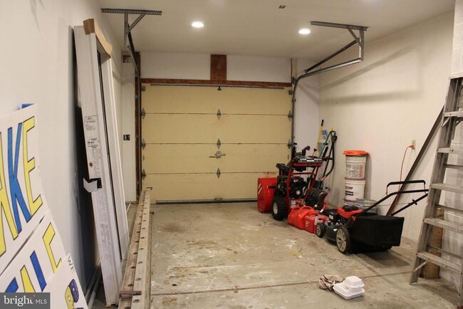 Building Photo - 2103 Foxfire Dr
