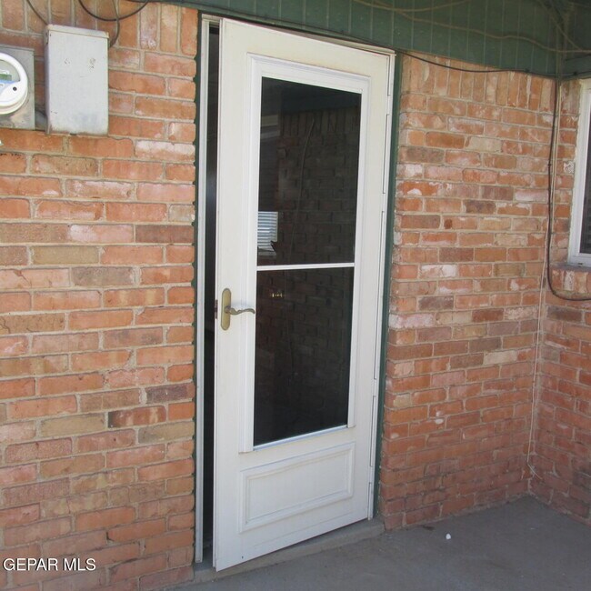 Building Photo - 2933 Wedgewood Dr