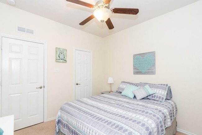 Building Photo - May Pine Court, Rosharon, TX 77583 - 4 BR 2 BA single-family home