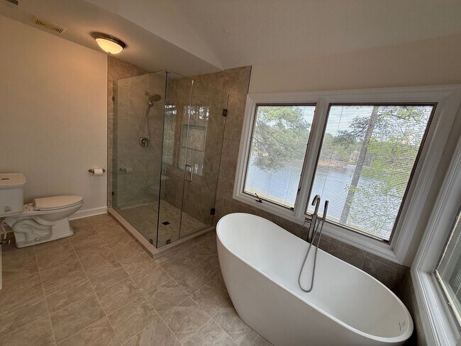 Building Photo - Carolina Lakes