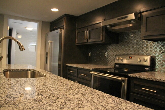 Building Photo - 2 Bed / 1 Bath Near Crieve Hall - McMurray...