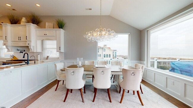 Building Photo - 404 21st St S