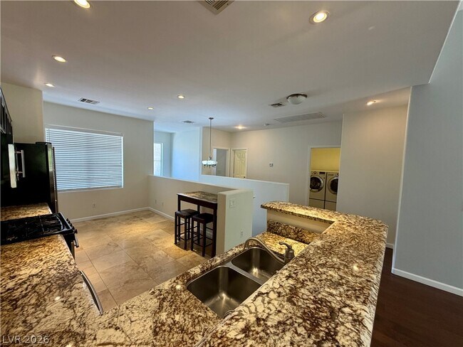 Building Photo - 704 Peachy Canyon Cir