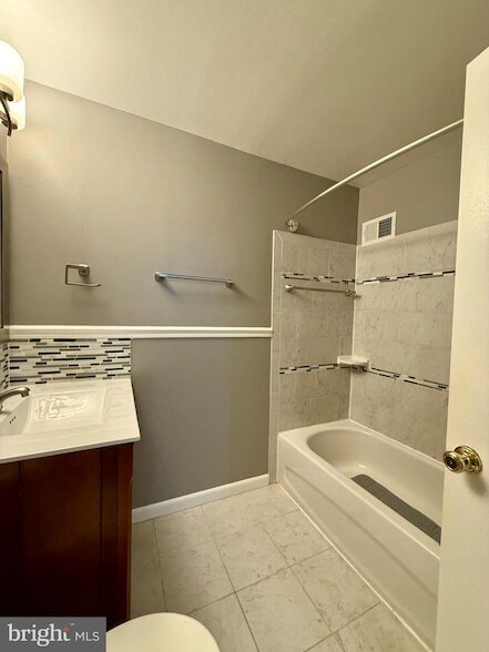 Building Photo - 6526 Beechwood Dr
