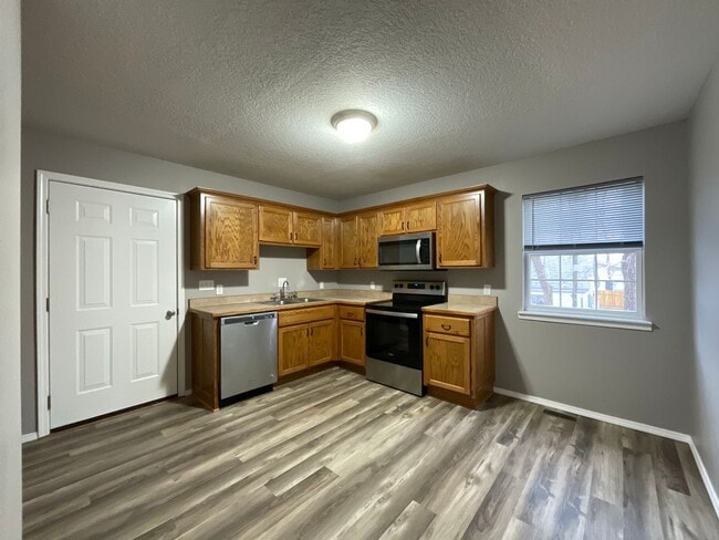 Building Photo - Nice Recently Updated 3 Bed 2 Bath in Webb City! 6 MONTH LEASE!!