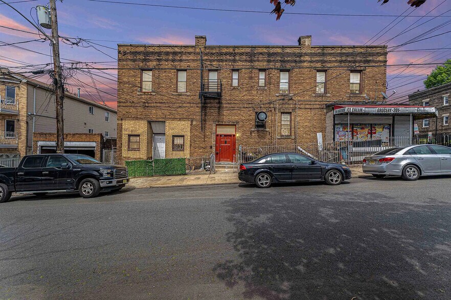 Building Photo - 245 Liberty Ave