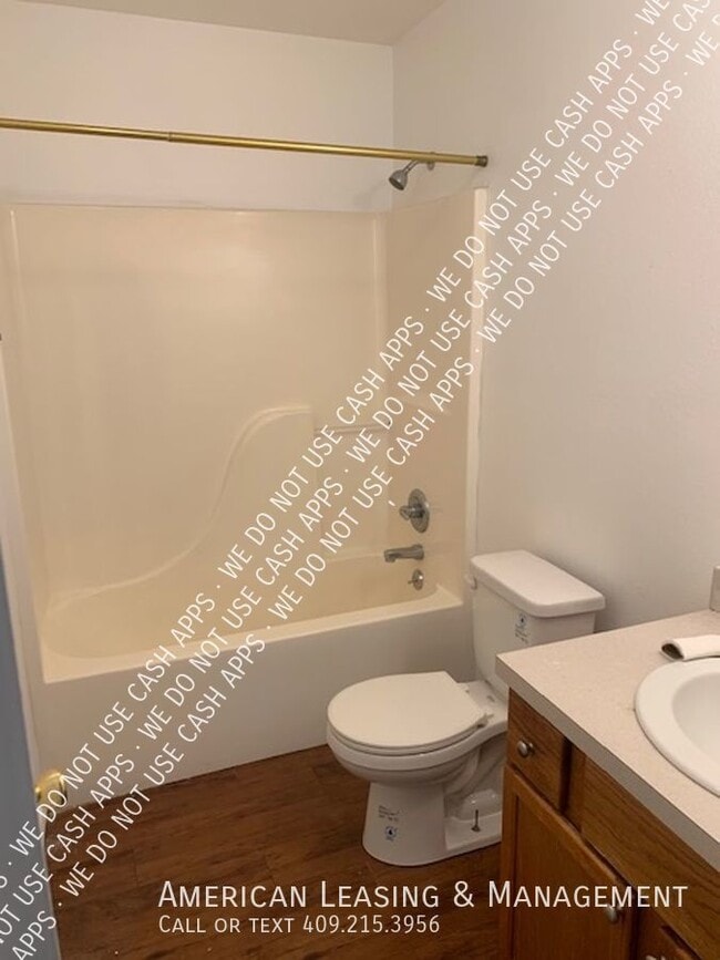 Building Photo - 607 Park Ln