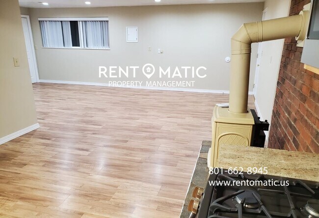 Building Photo - 1207 E Gaylene Cir