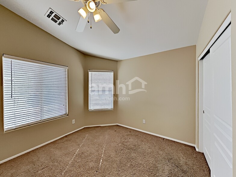 Building Photo - 3804 W Five Mile Peak Dr