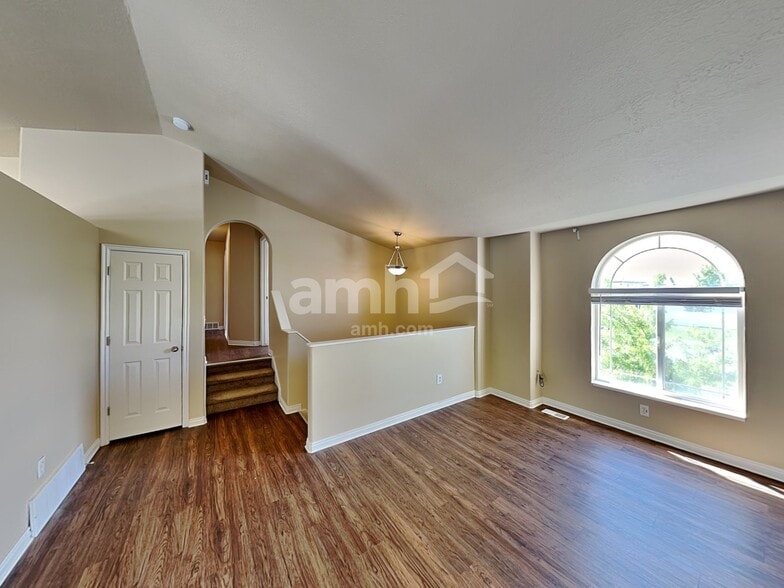 Building Photo - 1012 York Dr