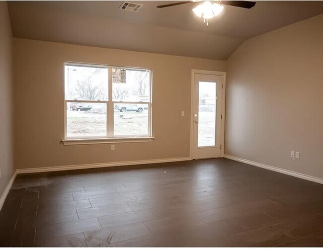 Building Photo - 410 Grove St