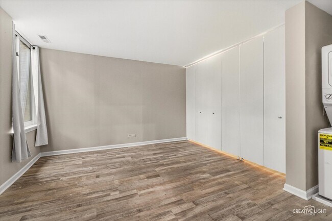 Building Photo - 1601 Fairway Dr