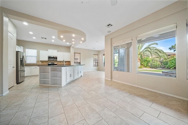 Building Photo - 13042 W Pinnacle Vista Dr