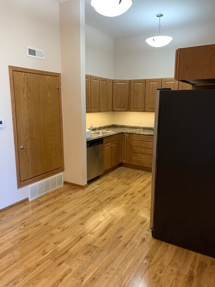 Building Photo - 802 4th Ave