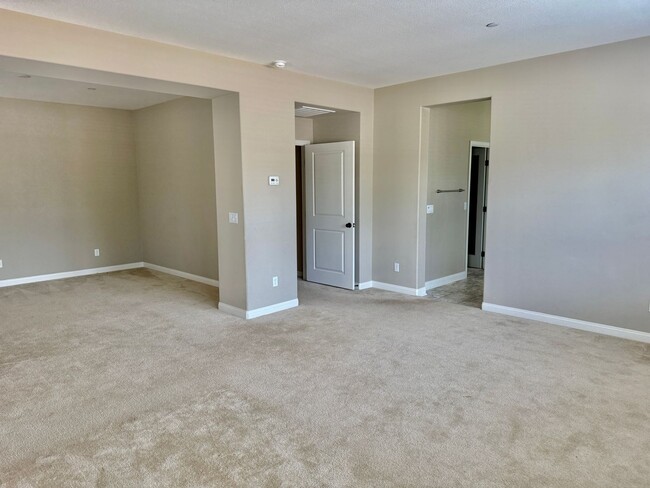 Building Photo - Executive Home in Temecula