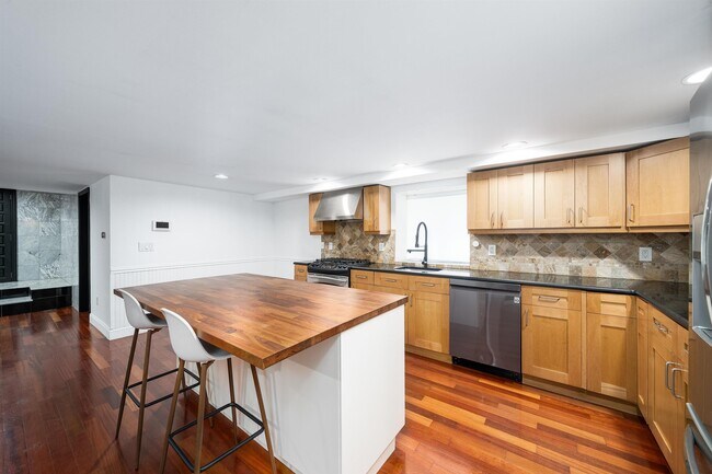 Building Photo - 344 Paterson Plank Rd