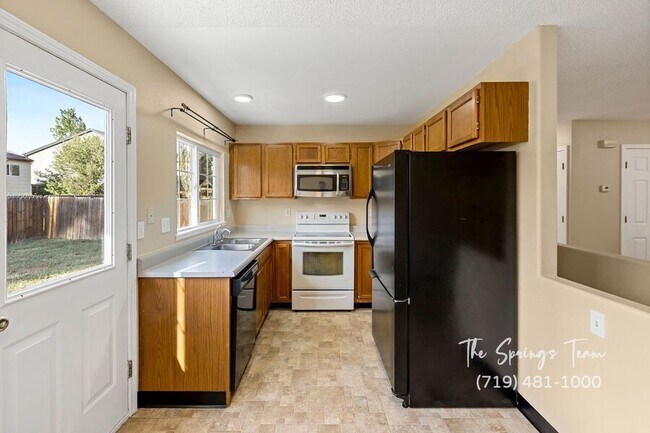 Building Photo - 5833 Bow River Dr